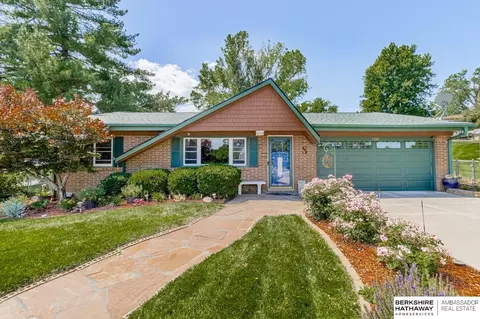 3259 Sherwood Dr, Bellevue, NE 68147