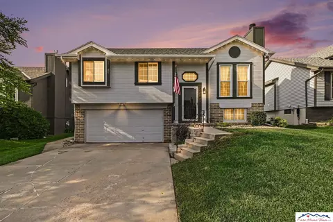 8514 Potter St, Omaha, NE 68122