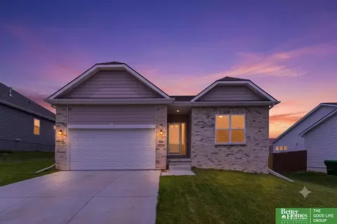 9806 Osprey Ln, Papillion, NE 68046