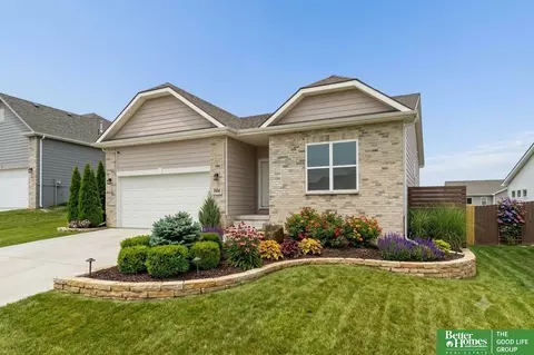 9806 Osprey Ln, Papillion, NE 68046