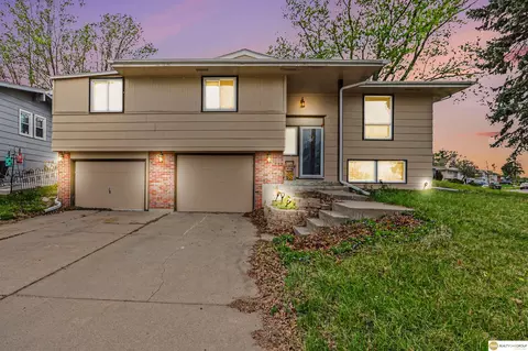 8001 Sanborn Dr, Lincoln, NE 68505