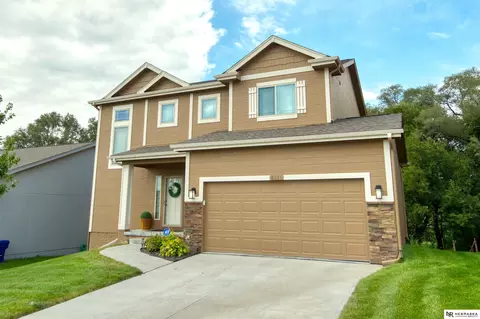 8216 King St, Omaha, NE 68122