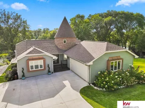 8879 Verdon Cir, Plattsmouth, NE 68048