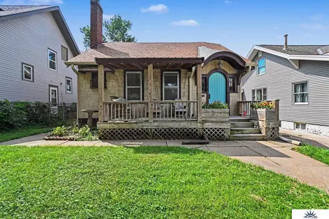 2534 N 49th St, Omaha, NE 68108