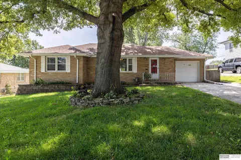 4303 Monroe St, Omaha, NE 68107