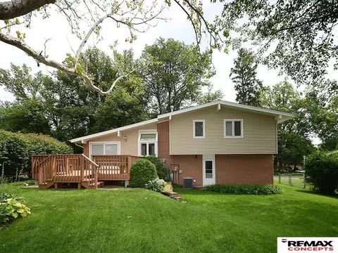 801 Driftwood Dr, Lincoln, NE 68510