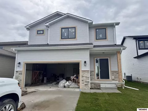 10518 S 76th St, Lincoln, NE 68516