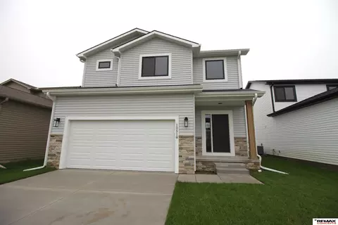 10518 S 76th St, Lincoln, NE 68516