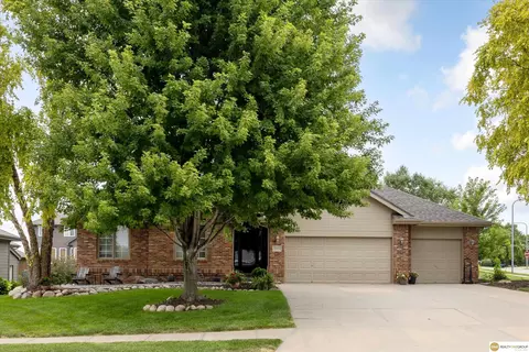 17002 Grant St, Elkhorn, NE 68116