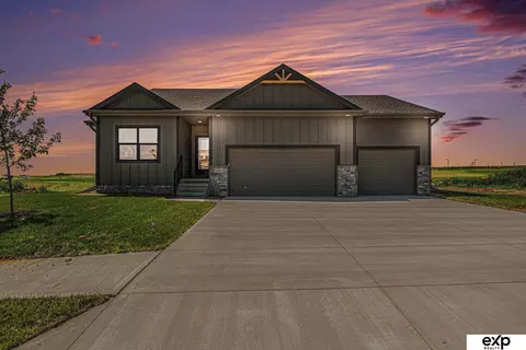 21870 Amber Cir, Gretna, NE 68028
