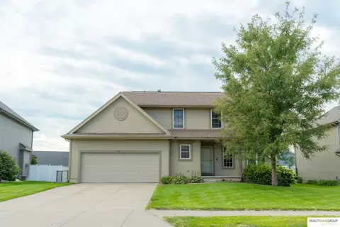 9905 Idora St, La Vista, NE 68128
