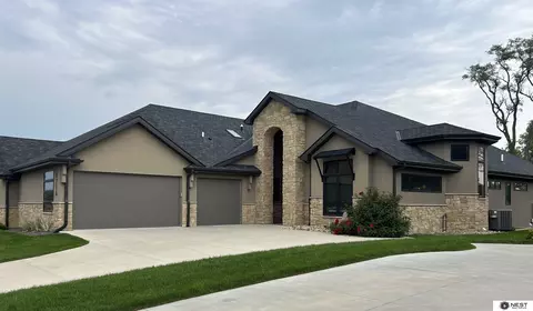 9716 Casa Colina Ct, Lincoln, NE 68520