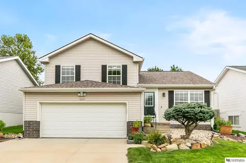 16617 Erskine St, Omaha, NE 68116