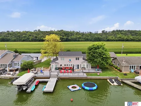 2419 W Shore Dr, Union, NE 68455