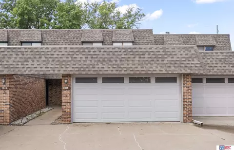 3515 Neerpark Dr, Lincoln, NE 68506