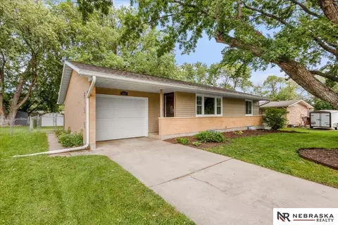 2600 County Down Ct, Lincoln, NE 68512