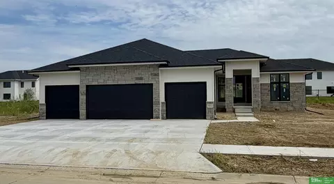 5517 N 213th Ave, Elkhorn, NE 68022