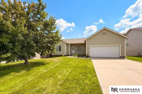 1507 Halifax St, Bellevue, NE 68123