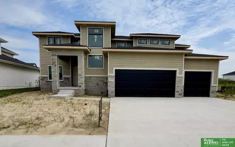 5501 N 213th St, Elkhorn, NE 68022