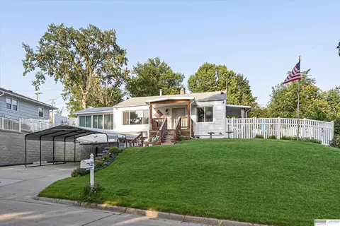 7745 N 37th St, Omaha, NE 68112