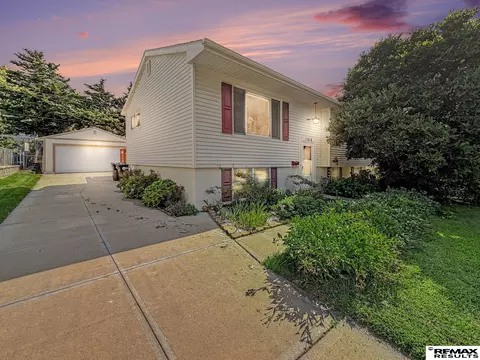 11818 Westwood Ln, Omaha, NE 68144