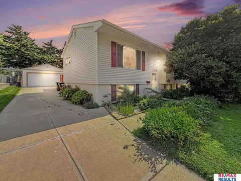 11818 Westwood Ln, Omaha, NE 68144