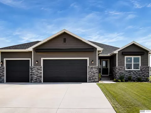 11656 S 124th St, Papillion, NE 68046