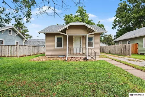 4438 Greenwood St, Lincoln, NE 68504