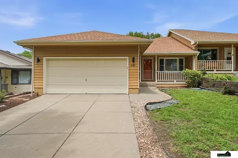 3321 Mickaela Ln, Lincoln, NE 68521