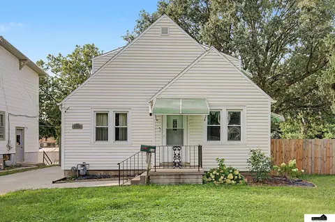 4133 Randolph St, Lincoln, NE 68510