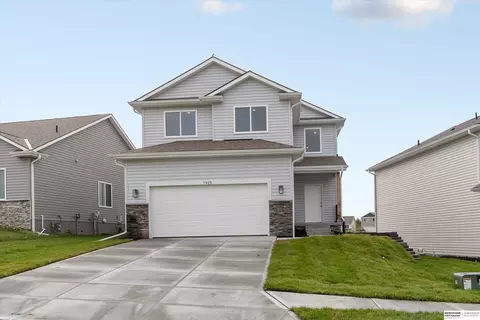7925 N 94th St, Omaha, NE 68122