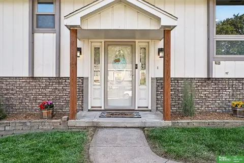 1326 S 166 St, Omaha, NE 68130