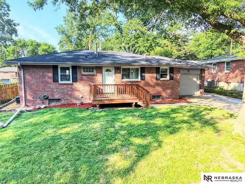 8013 Broadview Dr, Lincoln, NE 68505