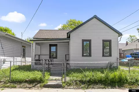 315 N 9 St, Council Bluffs, IA 51503