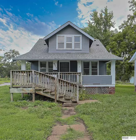 4072 Paxton Blvd, Omaha, NE 68111