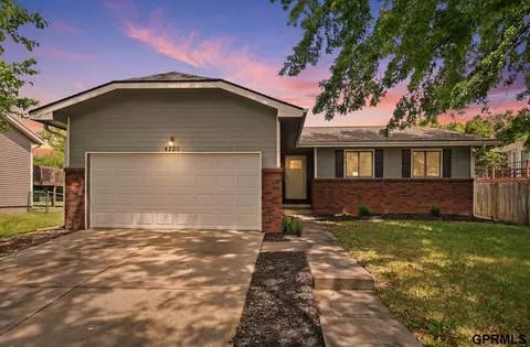 4220 Jacquelyn Dr, Lincoln, NE 68516