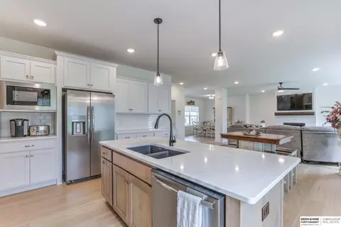 Kitchen - 16909 Daniel St, Bennington, NE 68007 photo 2 of 8