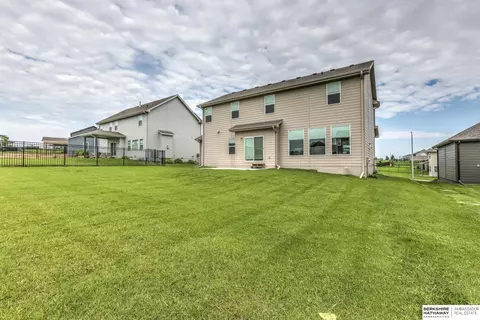 Exterior - 16909 Daniel St, Bennington, NE 68007 photo 4 of 5