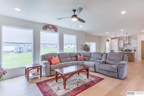 Living - 16909 Daniel St, Bennington, NE 68007 photo 2 of 2