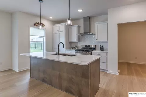 Kitchen - 16909 Daniel St, Bennington, NE 68007 photo 8 of 8
