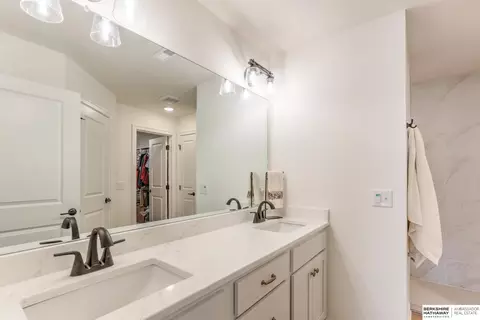 Bath - 16909 Daniel St, Bennington, NE 68007 photo 3 of 4