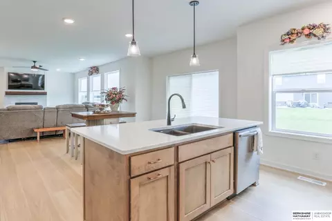 Kitchen - 16909 Daniel St, Bennington, NE 68007 photo 3 of 8