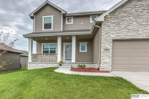 Exterior - 16909 Daniel St, Bennington, NE 68007 photo 3 of 5