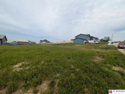 21514 Arabian Rd, Omaha, NE 68022
