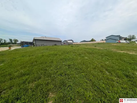 21516 Arabian Rd, Omaha, NE 68022