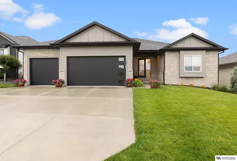 8816 Buckley Creek Rd, Lincoln, NE 68520