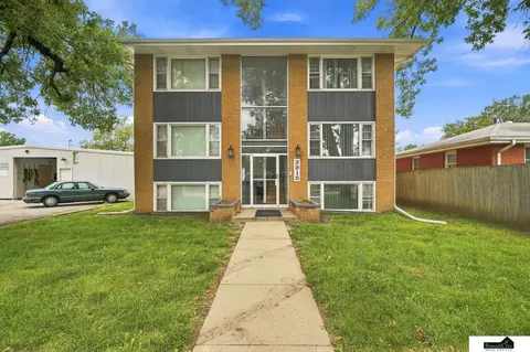 3915 N 69th St, Lincoln, NE 68507