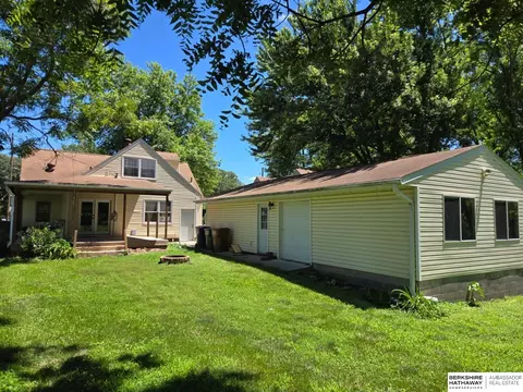 1106 Bluff St, Bellevue, NE 68005