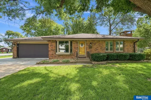 5000 Canterbury Ln, Lincoln, NE 68512