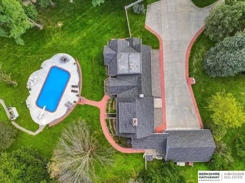 4 Prairie Hills Ln, Council Bluffs, IA 51503